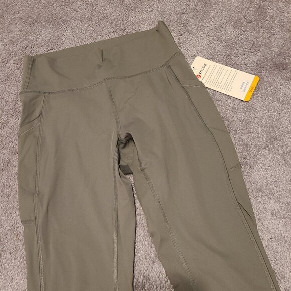 💥3/$30💥 NWT Yoga Workout pants with 2 side pockets. Grey sage - Picture 3 of 4